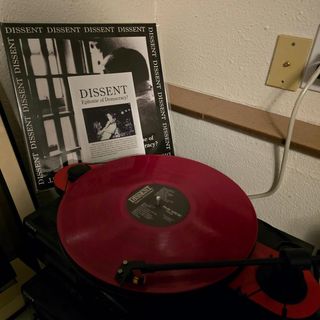 We've been waiting to stock this, and managed to pick up the inventory from @rabbitrabbitrecordspress in person, at the Rapid City Punk Rock Family Reunion, a month ago. Here it is, in all its splendor and glory, the Epitome Of Democracy!

https://shop.spiterecords.wtf/product/deod

Quick link in bio...

#dissent #rabbitrabbitrecords #punkrockvinyl #spiterecords #recorddistro