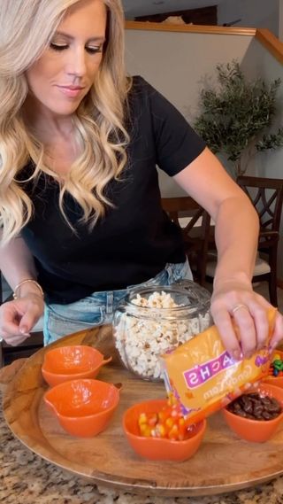 Comment “SHOP” for the links to everything that I used to make this adorable popcorn serving tray for Halloween!!

#halloween #halloweenpartyideas #hostingtips #halloweenfun #movienight