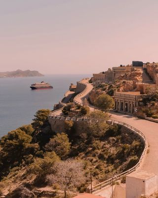 What if the Mediterranean’s most magical season isn’t summer? Discover golden light, quiet harbours and a slower, more authentic side of the Med – as @explorajourneys does something different and reveals why winter might just be the ultimate time to explore this European hotspot.
.
Link in bio