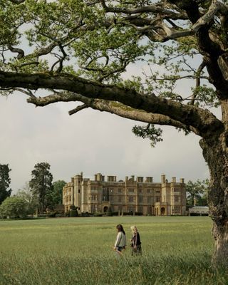 Blame Bridgerton, Emerald Fennell’s Saltburn, or our collective yearning for a life less ordinary, but the world’s obsession with the grand English country house has gone into overdrive lately. What better way to indulge that fantasy than with a stay at Estelle Manor, an Oxfordshire estate putting a modern spin on the quintessential country-house escape?

Link in bio