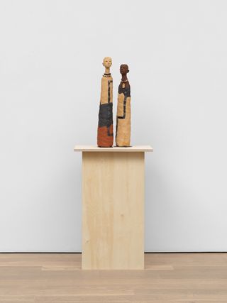 Happy birthday, Rose B. Simpson (@rosebsimpson)!

Born in Santa Clara Pueblo, New Mexico, Simpson works across clay, metal, fashion, performance and cars, drawing on Pueblo lineage to make figures that carry memory and care.

Next week, her new work "Architects 1," 2026, joins our presentation at Art Basel Paris, Booth C1.

Learn more about her at the link in bio.

📸: #RoseBSimpson, "Architects 1", 2026

#ArtBaselParis #SFMOMA #JackShainmanGallery #JSGArtist