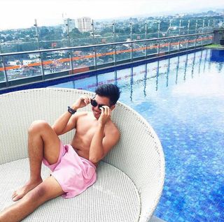 Enjoy your weekend treat by relaxing at our sky pool.
.
📷 : @michaelsids 
#HARRISCiumbuleuit #IAMATHARRIS #HARRISSwimmingPool #KolamRenangBandung #Staycationbandung #WisataBandung #ExploreBandung