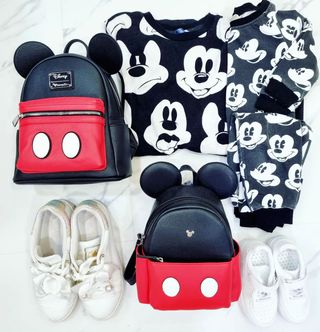 What outfit shall I bring to Disneyland hmmmm