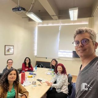 Hoje, dia 27 de setembro, o grupo de pesquisa ORCALAB se reuniu para discutir a respeito do artigo “Knowledge Organization Systems (KOS)”, da pesquisadora Marcia Lei Zeng. O texto apresenta tipos de Sistemas de Organização do Conhecimento (SOCs), tais como listas, controles de autoridade, dicionários geográficos (gazetteers), anéis de sinônimo, taxonomias e esquemas de classificação, tesauros, ontologias, discorrendo acerca de suas respectivas estruturas e funções. 

Confira o texto na íntegra acessando o nosso link na bio!

#encontro #orcalab #recomendação #sistemasdeorganizaçãodoconhecimento #soc #knowledgeorganizationsystems #kos