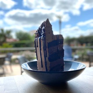 If you're hanging out at L'Auberge Casino Resort Lake Charles and are getting hungry, head over to Barstool Sportsbook for some delicious eats. But save some room for dessert. The "Dark Side Of The Moon" chocolate ice cream cake is both gigantic and decadent.

Pair that with a "World Cup" Grown Up Milkshake: Skrewball Peanut Butter whiskey, Godiva Milk Chocolate liquor, chocolate syrup blended with ice cream, topped with whipped cream. You can thank me later.

#BDKLouisiana #OnlyLouisiana #VisitLakeCharles #TMACtravel #laubergelc #cheflyleb #cheflylebroussard