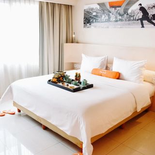 When you need an escape but there’s nowhere left to escape to, a staycation at @harris_ciumbuleuit can be a perfect place to go. 

Enjoy our new type of room "HARRIS Unique" with value added :
- high floors
- Include breakfast for 2 person
- set up decorative bolster
- free minibar
- turn down service

For information & reservation :
Telp : (022) 820 68 222
Whatsapp : +6222 820 68 222

#Harrisciumbuleuitbandung
#hotelbandung
#hotelroom #uniqueroom #DiscoverASR #DiscoverASRIndonesia