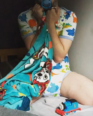 It’s horrible and wet outside, so I’m just gonna stay here if that’s okay.. 🚼🍼 #paddedguyj