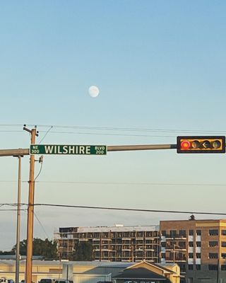 “Moon over Wilshire Blvd.”

Happy “Moonsday” everyone!✨

May this be a reminder that you are beautiful & you are worthy, even when you are not full. ❤️✨

#mysticobodega #monday #moonsday #luna #beauty #love #intuition #feminineenergy #receptive #healer #curandero #reikimaster #goodvibesonly #selflove #dfw #fortworth #burleson #tx #smallbusiness #qpoc