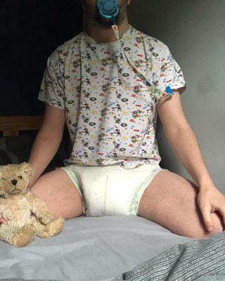 Can I blame soggy pamps on storm Ciarán? 🤷‍♂️ I mean it’s not my fault right.. right? 🚼🍼 #paddedguyj